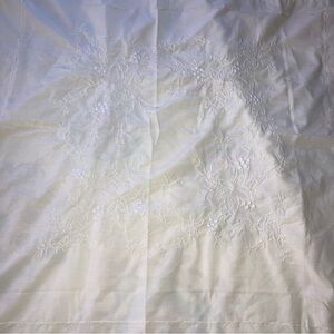 Vintage Embroidered Tablecloth Square 42”x43” With 6 Fabric Napkins